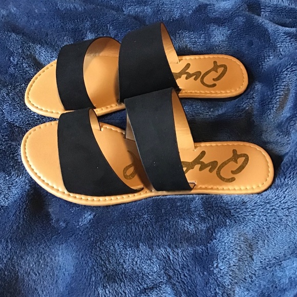 QUPID Black Block Slides 💕 - Picture 3 of 5